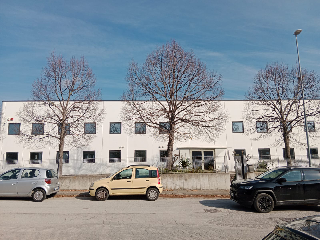 Falerone - Colpo notturno all’azienda Antoraf: sfondano il cancello e rubano abbigliamento griffato